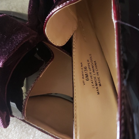 Vince Camuto* Burgundy color* Loafers size 6. - Picture 6 of 6